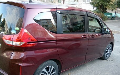 Honda Freed II, 2017 год, 1 700 000 рублей, 2 фотография