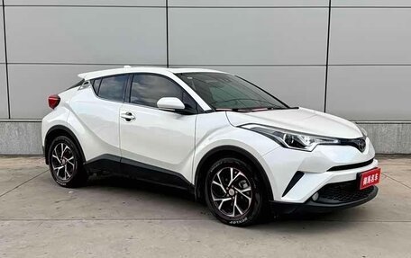 Toyota C-HR I рестайлинг, 2023 год, 2 000 000 рублей, 3 фотография