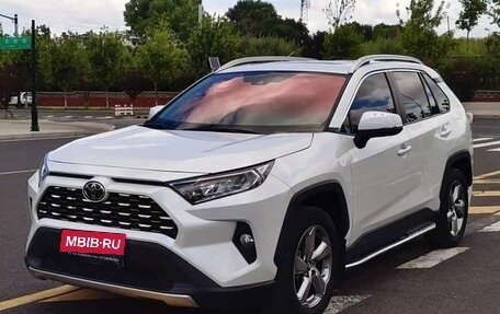 Toyota RAV4, 2022 год, 2 833 000 рублей, 3 фотография
