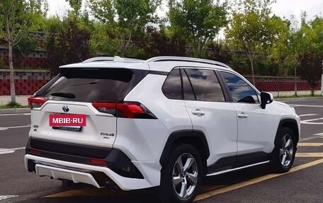 Toyota RAV4, 2022 год, 2 833 000 рублей, 8 фотография