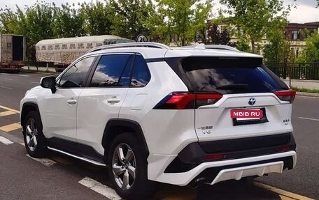 Toyota RAV4, 2022 год, 2 833 000 рублей, 5 фотография