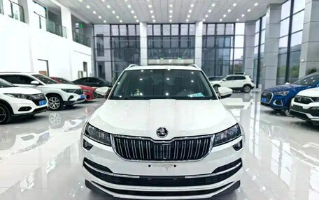 Skoda Karoq I, 2022 год, 2 050 000 рублей, 2 фотография