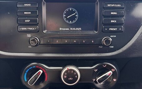 KIA Rio IV, 2018 год, 990 000 рублей, 2 фотография