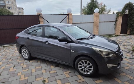 Hyundai Solaris II рестайлинг, 2015 год, 600 000 рублей, 2 фотография