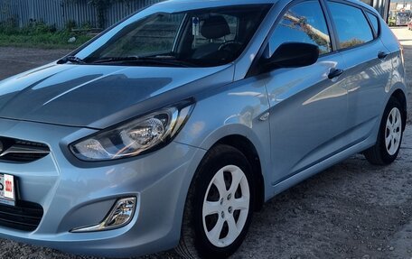 Hyundai Solaris II рестайлинг, 2013 год, 950 000 рублей, 2 фотография