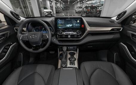 Toyota Highlander, 2025 год, 6 000 000 рублей, 8 фотография