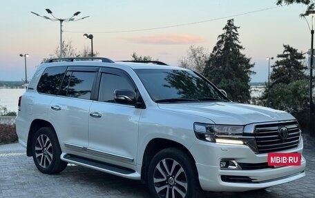 Toyota Land Cruiser 200, 2018 год, 6 900 000 рублей, 3 фотография