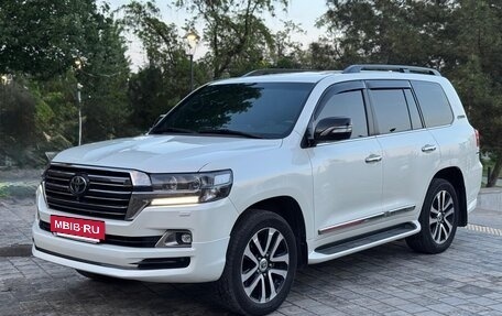 Toyota Land Cruiser 200, 2018 год, 6 900 000 рублей, 2 фотография