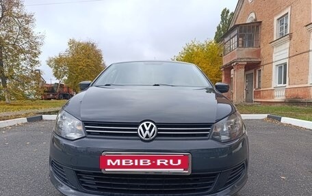 Volkswagen Polo VI (EU Market), 2011 год, 800 000 рублей, 2 фотография