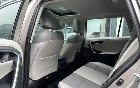 Toyota RAV4, 2022 год, 2 675 000 рублей, 9 фотография