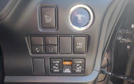 Toyota Esquire I, 2017 год, 2 333 333 рублей, 8 фотография