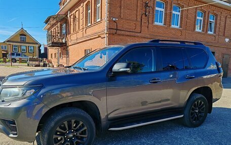 Toyota Land Cruiser Prado 150 рестайлинг 2, 2021 год, 4 500 000 рублей, 5 фотография