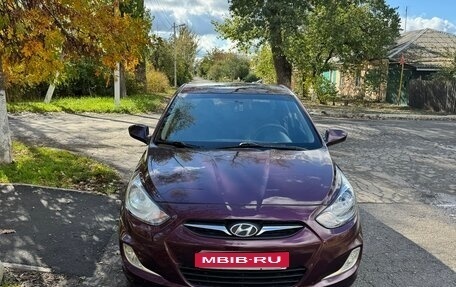 Hyundai Solaris II рестайлинг, 2011 год, 620 000 рублей, 1 фотография