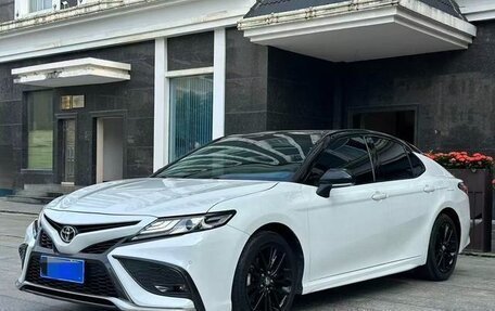 Toyota Camry, 2022 год, 1 980 000 рублей, 1 фотография