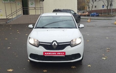 Renault Logan II, 2017 год, 650 000 рублей, 2 фотография