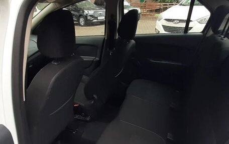 Renault Logan II, 2017 год, 650 000 рублей, 9 фотография