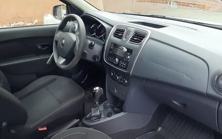 Renault Logan II, 2017 год, 650 000 рублей, 8 фотография
