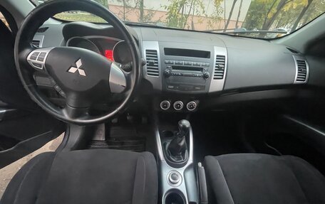 Mitsubishi Outlander III рестайлинг 3, 2007 год, 1 200 000 рублей, 8 фотография