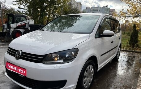 Volkswagen Touran III, 2012 год, 1 000 000 рублей, 2 фотография