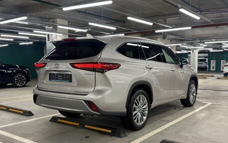 Toyota Highlander, 2025 год, 6 100 000 рублей, 8 фотография