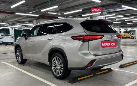 Toyota Highlander, 2025 год, 6 100 000 рублей, 6 фотография