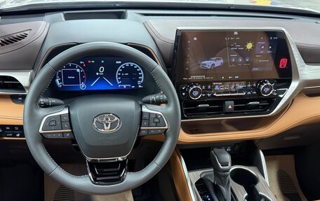 Toyota Highlander, 2025 год, 6 100 000 рублей, 16 фотография