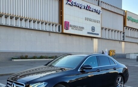 Mercedes-Benz E-Класс, 2019 год, 3 000 000 рублей, 4 фотография