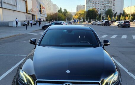 Mercedes-Benz E-Класс, 2019 год, 3 000 000 рублей, 6 фотография