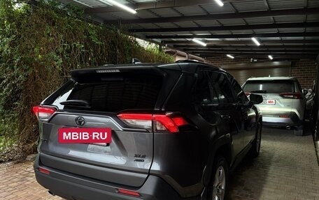 Toyota RAV4, 2019 год, 2 950 000 рублей, 3 фотография