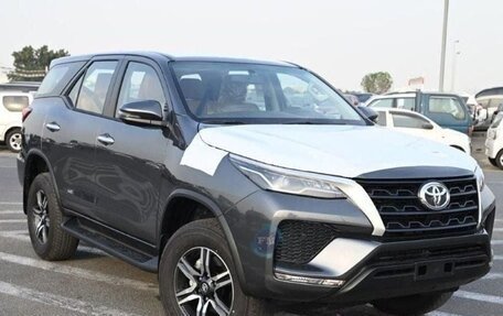 Toyota Fortuner II, 2025 год, 5 250 000 рублей, 2 фотография