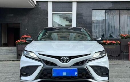 Toyota Camry, 2022 год, 1 980 000 рублей, 2 фотография