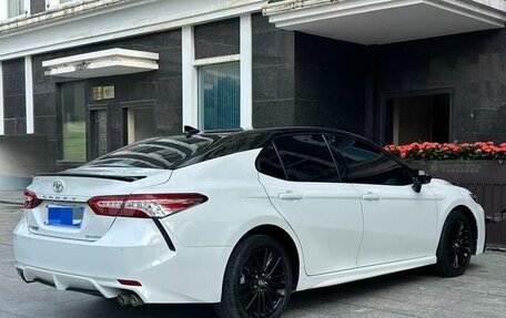 Toyota Camry, 2022 год, 1 980 000 рублей, 4 фотография