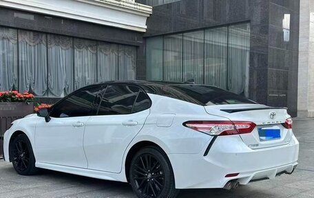 Toyota Camry, 2022 год, 1 980 000 рублей, 6 фотография