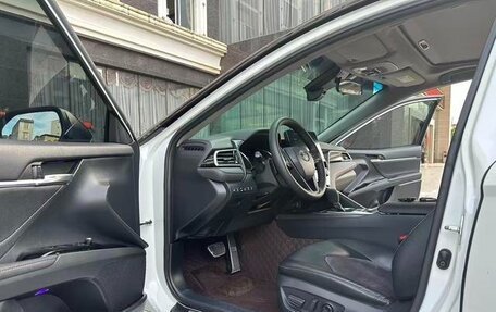 Toyota Camry, 2022 год, 1 980 000 рублей, 8 фотография