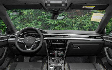 Volkswagen Passat CC, 2025 год, 3 196 000 рублей, 16 фотография