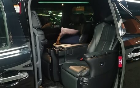 Toyota Alphard III, 2019 год, 5 400 000 рублей, 14 фотография