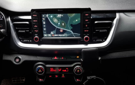 KIA Stonic, 2020 год, 1 600 000 рублей, 11 фотография