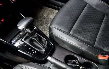 KIA Stonic, 2020 год, 1 600 000 рублей, 13 фотография