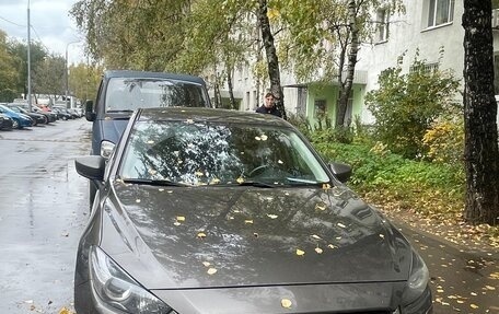 Mazda 3, 2017 год, 1 700 000 рублей, 2 фотография