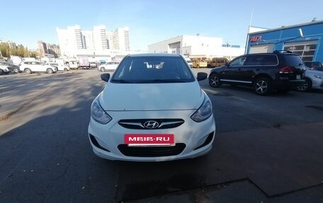 Hyundai Solaris II рестайлинг, 2013 год, 750 000 рублей, 2 фотография