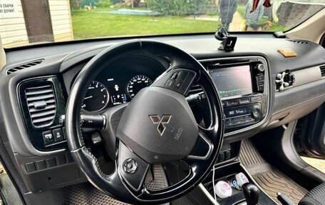 Mitsubishi Outlander III рестайлинг 3, 2017 год, 1 700 000 рублей, 6 фотография