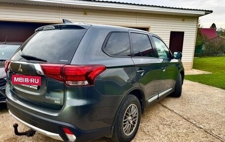 Mitsubishi Outlander III рестайлинг 3, 2017 год, 1 700 000 рублей, 2 фотография