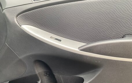 Hyundai Solaris II рестайлинг, 2011 год, 720 000 рублей, 13 фотография