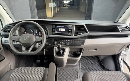 Volkswagen Caravelle T6 рестайлинг, 2021 год, 4 350 000 рублей, 25 фотография