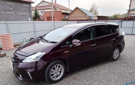 Toyota Prius Alpha I (ZVW40/41), 2013 год, 1 052 000 рублей, 2 фотография