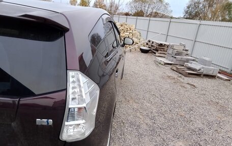 Toyota Prius Alpha I (ZVW40/41), 2013 год, 1 052 000 рублей, 24 фотография