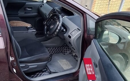 Toyota Prius Alpha I (ZVW40/41), 2013 год, 1 052 000 рублей, 19 фотография
