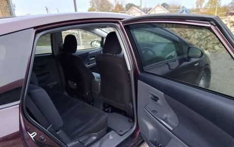 Toyota Prius Alpha I (ZVW40/41), 2013 год, 1 052 000 рублей, 37 фотография