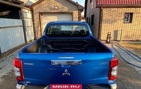 Mitsubishi L200 IV рестайлинг, 2020 год, 3 300 000 рублей, 9 фотография