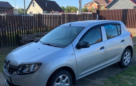 Renault Sandero II рестайлинг, 2016 год, 830 000 рублей, 2 фотография